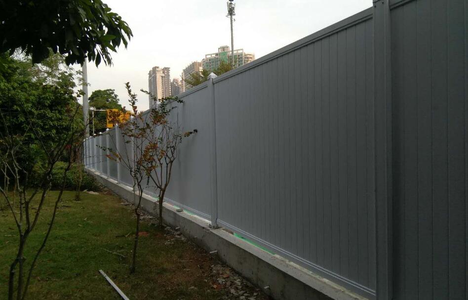 深圳彩鋼板圍擋不僅美化城市建設(shè)，也令城市更加豐富多彩
