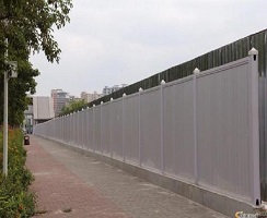 工程建設(shè)服務(wù)中，使用PVC施工圍擋有什么特點(diǎn)